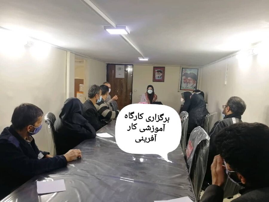 کارگاه آموزشی ویژه جامعه هدف همزمان با گرامیداشت هفته جهانی کار آفرینی