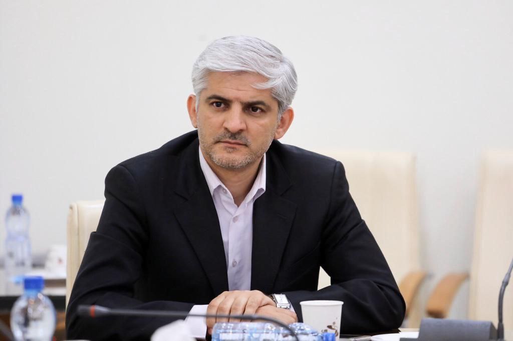 هرس درختان به صورت اصولی از شهرک فرهنگیان بهار آغاز شده و تا داخل شهر ادامه خواهد داشت