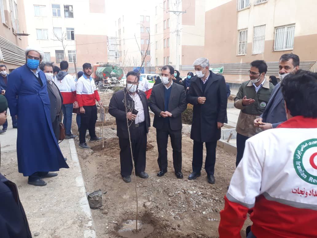 برگزاری پویش نهالکاری در مسکن مهر وخیابان جنگلبان با همت اداره منابع طبیعی و شهرداری شهرستان بهار