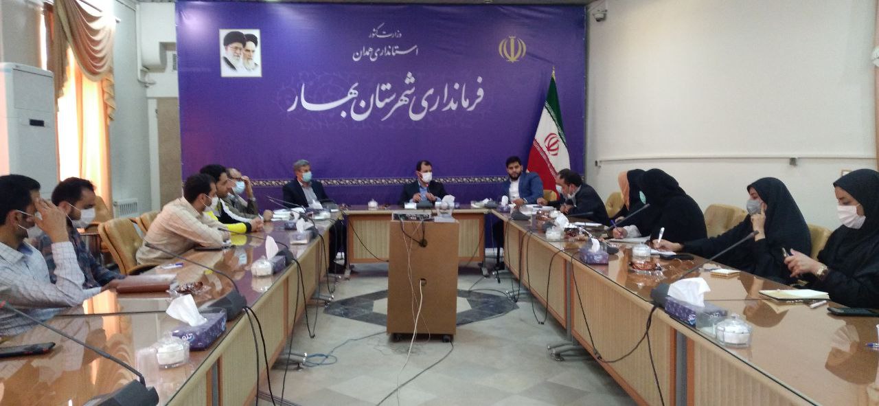 خبرنگاران و هنرمندان را باید به سمت تجاری سازی سوق دهیم