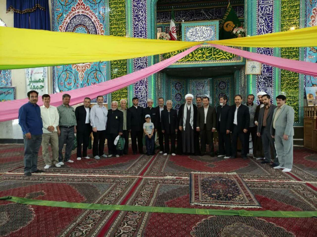 تا جایی که میتوانید اطرافیان را بیدار کنید و فتنه گران را با حرف و منطق قانع کنید