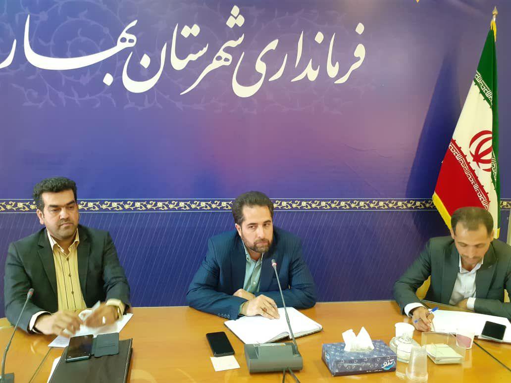 حضور مدیر توزیع برق بهار در جلسه احصا و رفع مسائل و نیازمندی های روستاهای شهرستان بهار با حضور دهیاران