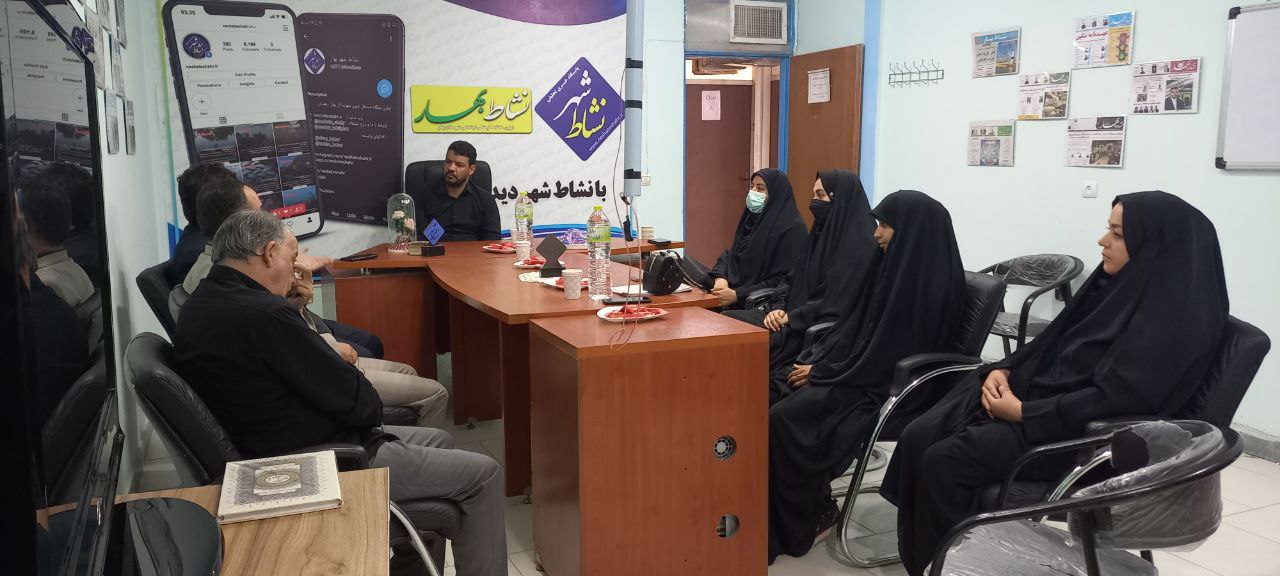 حضور ریاست اداره فرهنگ و ارشاد اسلامی و رئیس جمعیت هلال احمر شهرستان بهار در دفتر مجموعه خبری نشاط شهر بهار