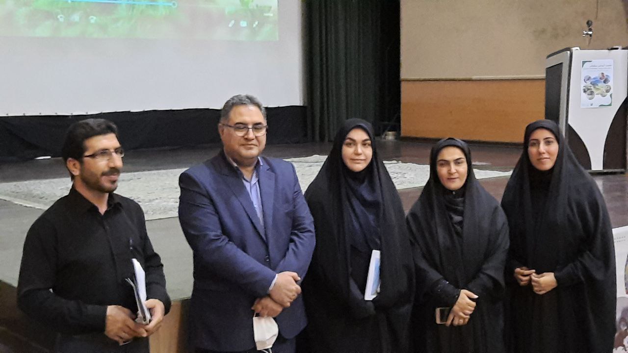 حضور ۴ تن از دهیاران شهرستان بهار در نشست آموزشی _ مشارکتی سازمان محیط زیست استان با دهیاران استان همدان