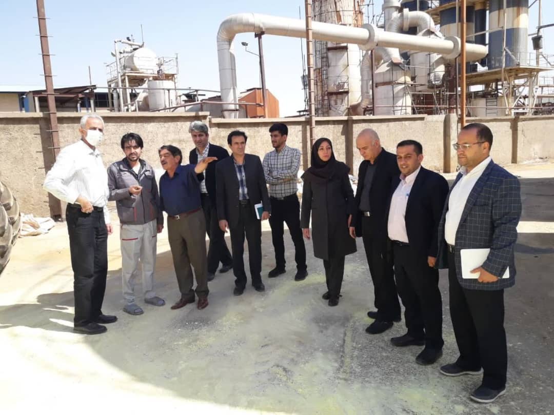 بازدید تیم واکنش سریع مبارزه با آلودگی هوای شهرستان بهار از کارخانه اسید مهاجر غرب