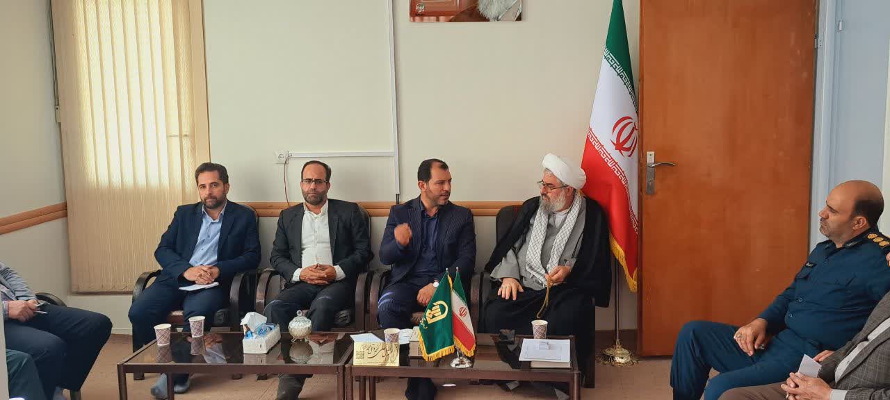 باتوجه به اتفاقات اخیر دشمن با جنگ رسانه ای به دنبال مأیوس کردن مردم از نظام اسلامی است