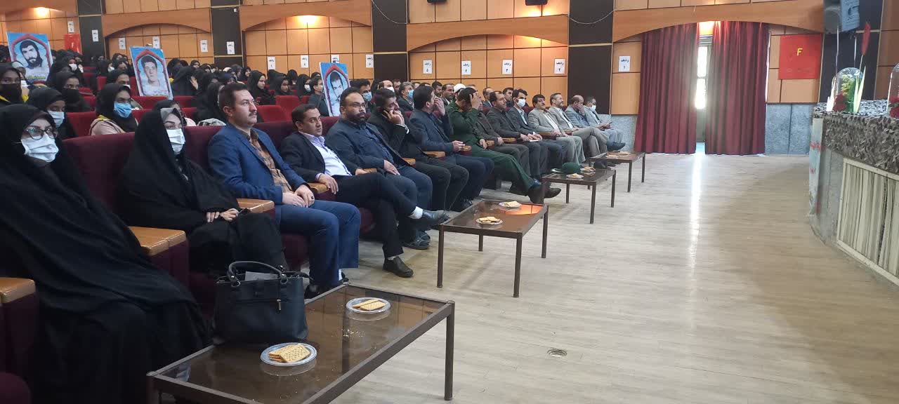 زنان در مباحث سیاسی و پیشبردی نقش فعال و اثر گذاری دارند/ راه سوء استفاده دشمن باید بسته شود