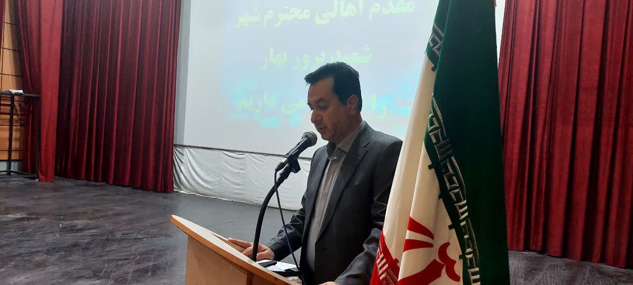 خدا را شاکرم که افتخار خادمی مردم شریف بهار به اینجانب محول گردید