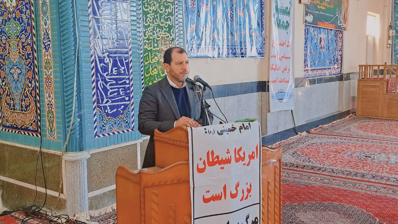 ملت ایران امروز، بر آماج سهمگین ترین حملات و شریع ترین ضربات دشمن و ابرقدرت های دنیا ایستاده اند
