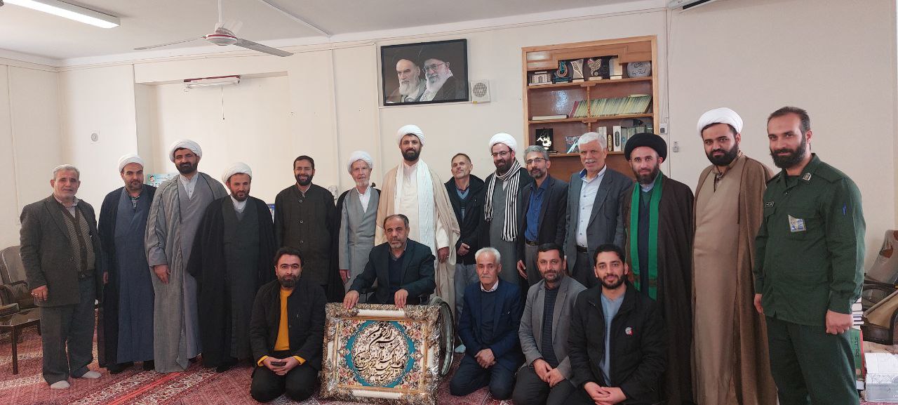 دیدار امام جمعه و جمعی از فعالان اجتماعی و فرهنگی لالجین با امام جمعه بهار
