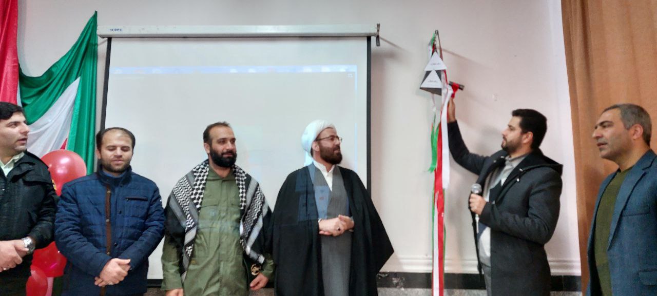 زنگ انقلاب با حضور مسئولین، مدیران و دانش آموزان در مدرسه دخترانه شهید سلیمانی در لالجین نواخته شد