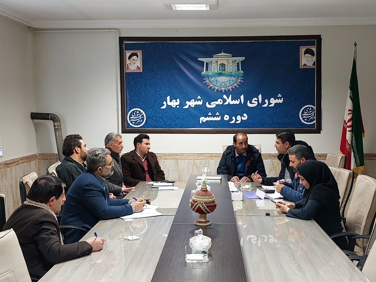 نشست رئیس و اعضای شورای شهرستان بهار با رئیس اداره آبفا و مدیریت جهاد کشاورزی شهرستان بهار