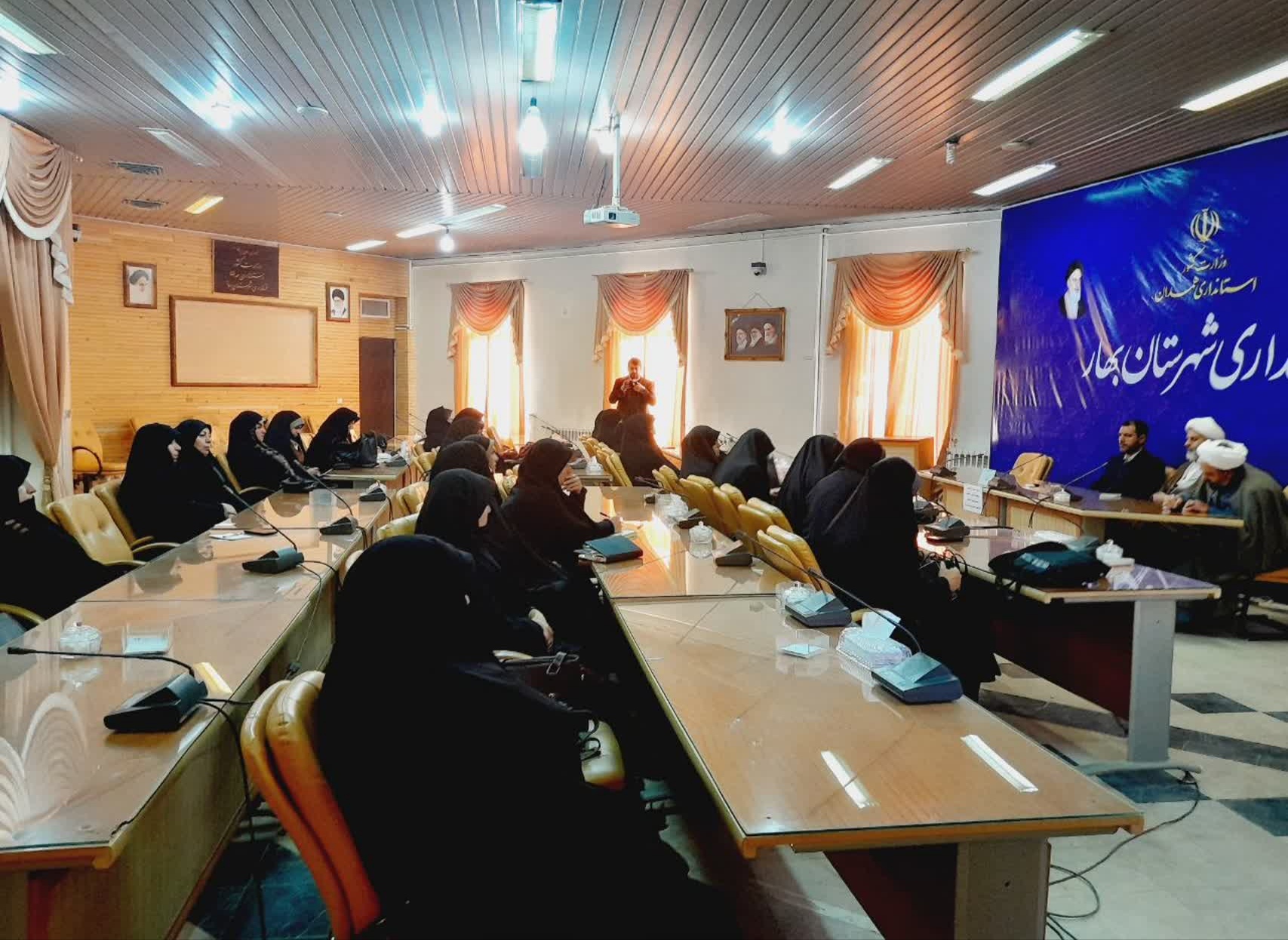 جریان سازی و هدایت آن در راستای تبیین حضور زن در مقام خانواده و جامعه بسیار حائز اهمیت است