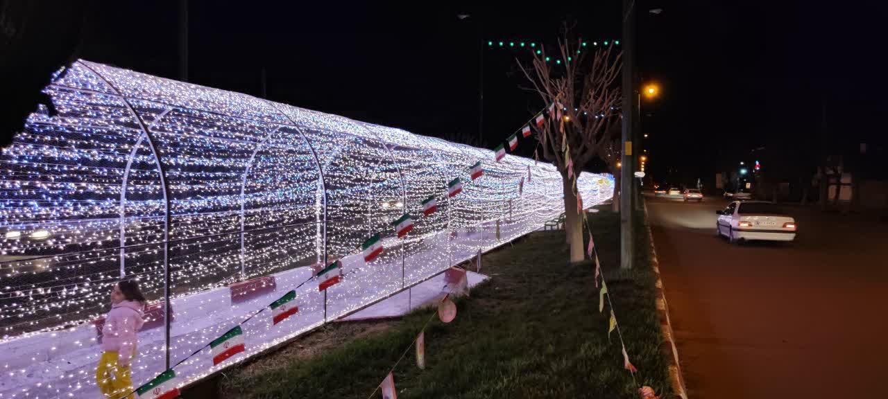 همشهریان، مسافرین و میهمانان نوروزی از المان های نوری در سطح شهر بهار استقبال کردند