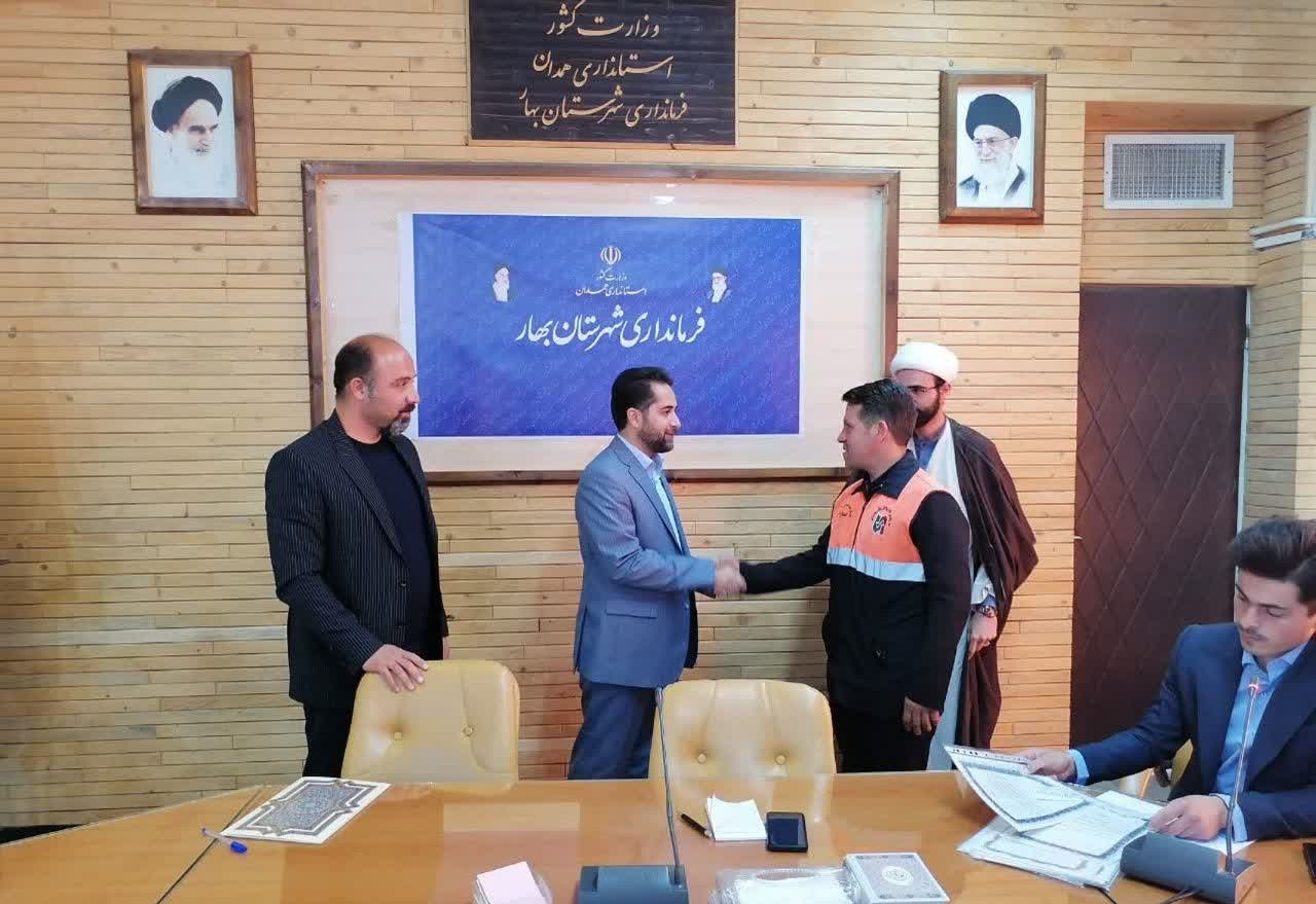 بخشدار مرکزی بهار از رئیس و کارکنان راهداری شهرستان به جهت همکاری در برف‌روبی و بازگشایی محور های مواصلاتی تشکر کرد