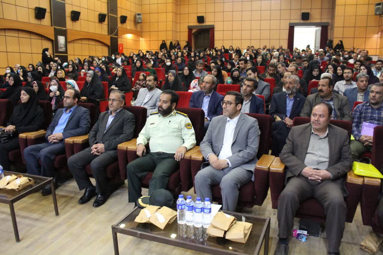 امروز وظیفه همه‌ی مسئولین، نخبگان و فعالین اجتماعی فرهنگ سازی و اطلاع رسانی در راستای افزایش جمعیت است