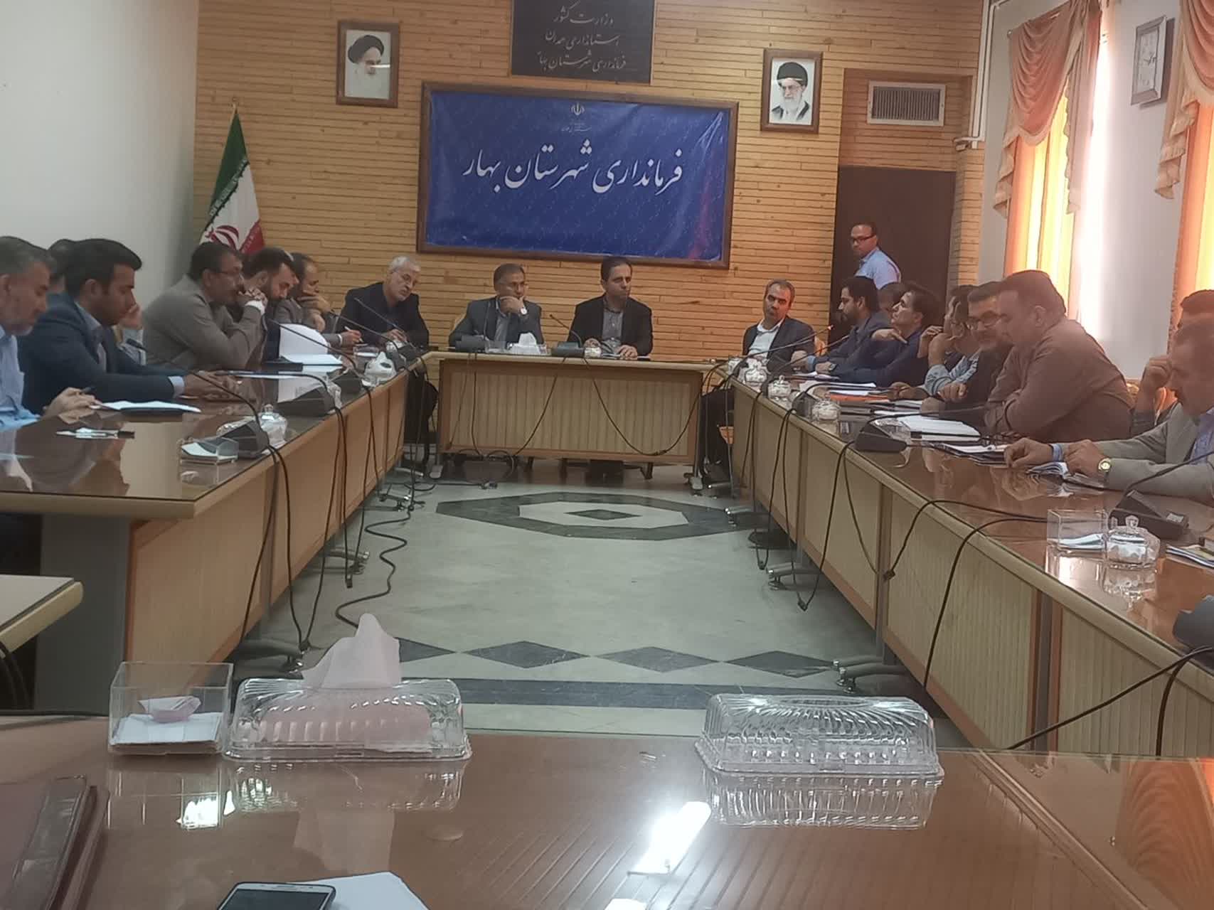 جلسه بررسی مشکلات صنایع دستی لالجین با حضور مدیران کل و مسئولین استانی و شهرستانی برگزار شد