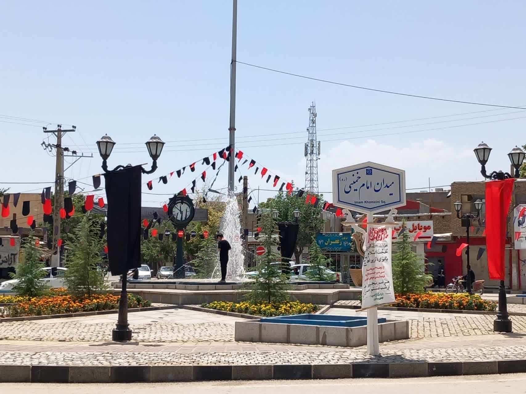 ارادت به حسین (ع)توسط عاشقان حسینی در سطح شهر بهار تا ابد ادامه دارد...