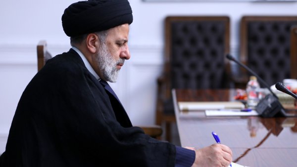 پیام تسلیت دکتر رئیسی در پی درگذشت پدر شهیدان عسگری