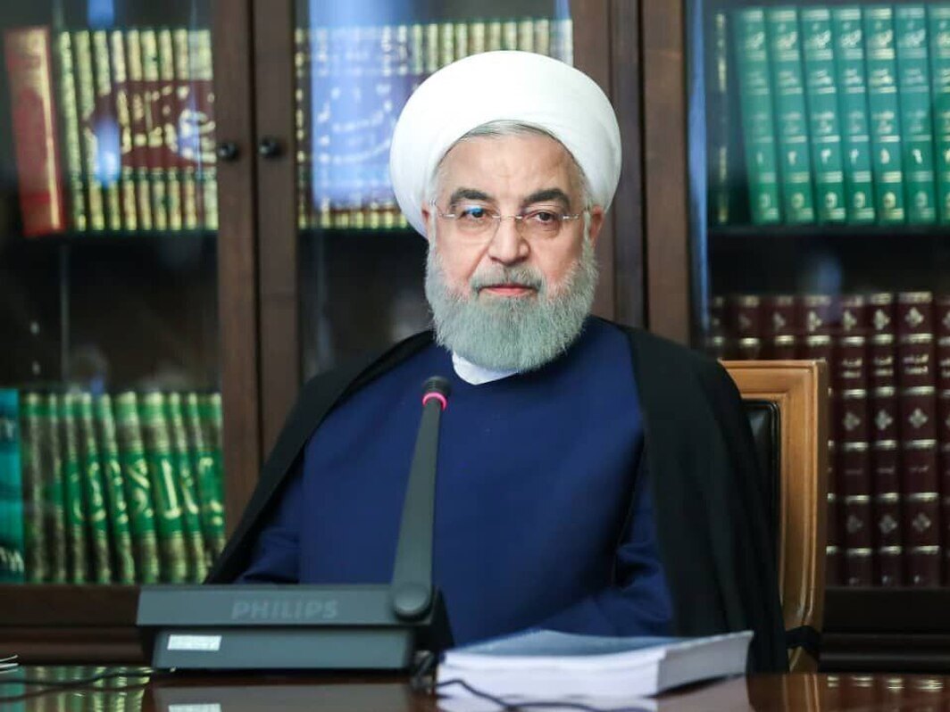 در ۹۸ وقتی بنزین گران شد اولین کسی که توئیت زد و مخالفت کرد، آقای رئیسی، رئیس قوه قضائیه بود که نامه سران قوا برای گران کردن بنزین را با خط خودش امضا کرده بود!