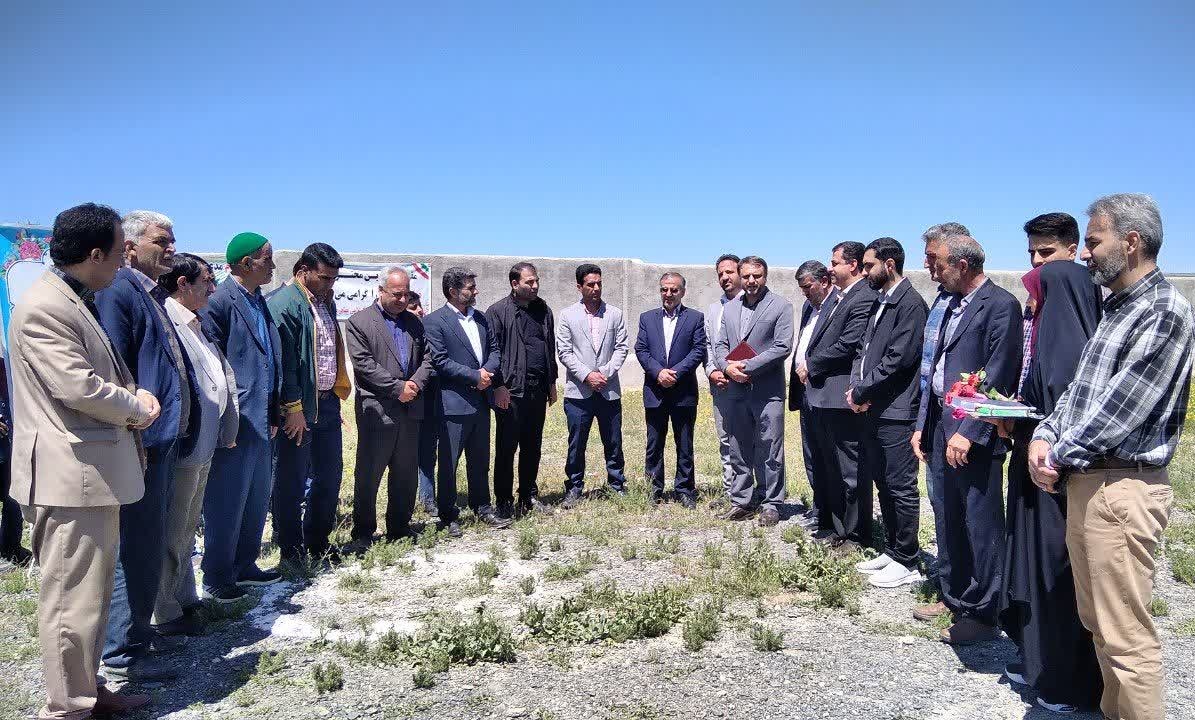 زمین چمن مصنوعی دبستان کمیل روستای بهادربیگ کلنگ زنی شد