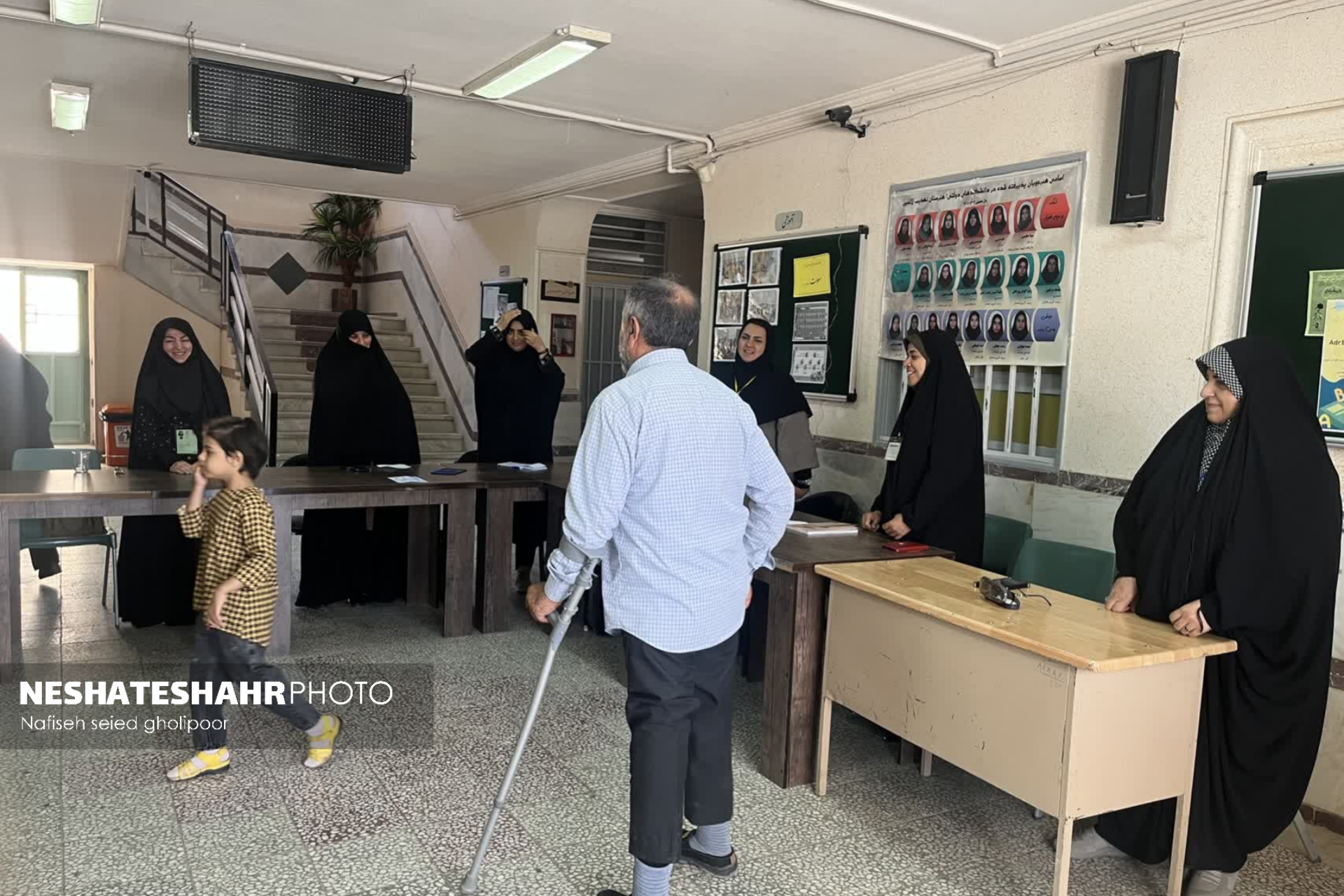 گزارش تصویری از فرایند رأی گیری در چهاردهمین دوره انتخابات ریاست جمهوری با حضور بخشدار لالجین و مسئولین همراه در شعب اخذ رای شهر لالجین