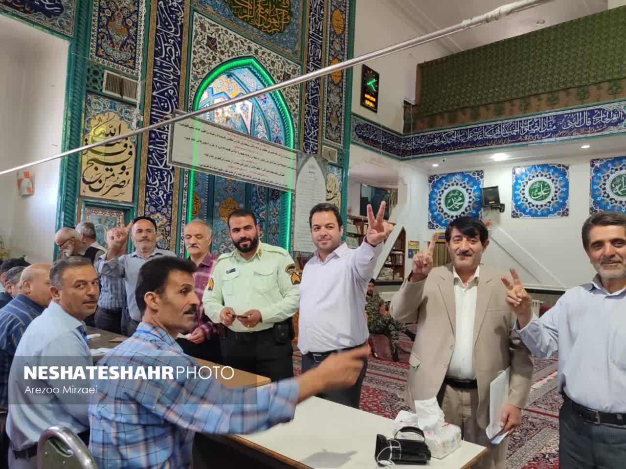 گزارش تصویری از فرایند رای گیری چهاردهمین دوره انتخابات ریاست جمهوری با حضور حجت الاسلام والمسلمین مصباح امام جمعه شهرستان بهار و مجتبی فیض الهی فرماندار شهرستان بهار در شعبه اخذ رای  ۱ مسجد النبی