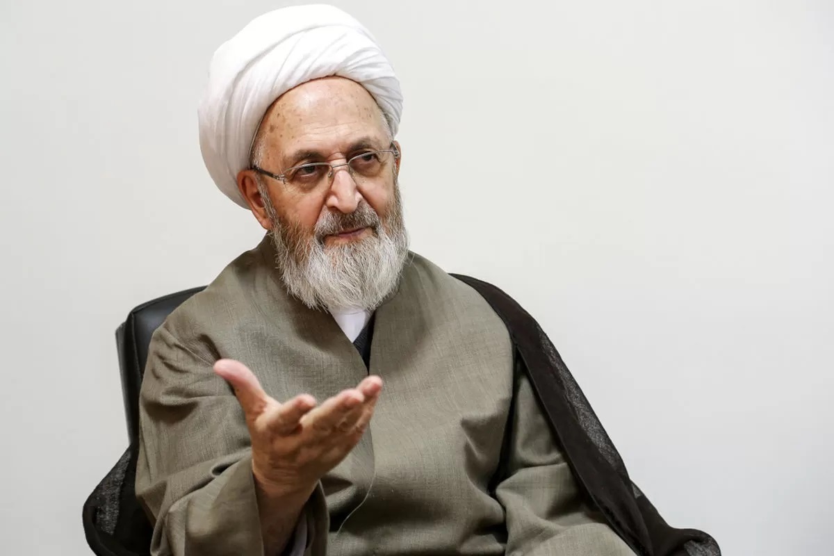 تعطیلی «شنبه» برخلاف قانون اساسی است / در قانون اساسی، «زبان فارسی» زبان رسمی کشور است؛ آیا می‌توان عبری را هم به رسمیت شناخت؟! / پرچم کشور هم از سه رنگ تشکیل شده؛ آیا می‌توان رنگ چهارمی به آن افزود؟ / جمعی که با خارج ارتباط دارند از ۵ درصد از جمعیت کشور فزون تر نیست؛ چگونه یک اکثریت فدای اقلیت شود؟ / نباید وقت مجلس را با امثال این مسائل تلف کرد