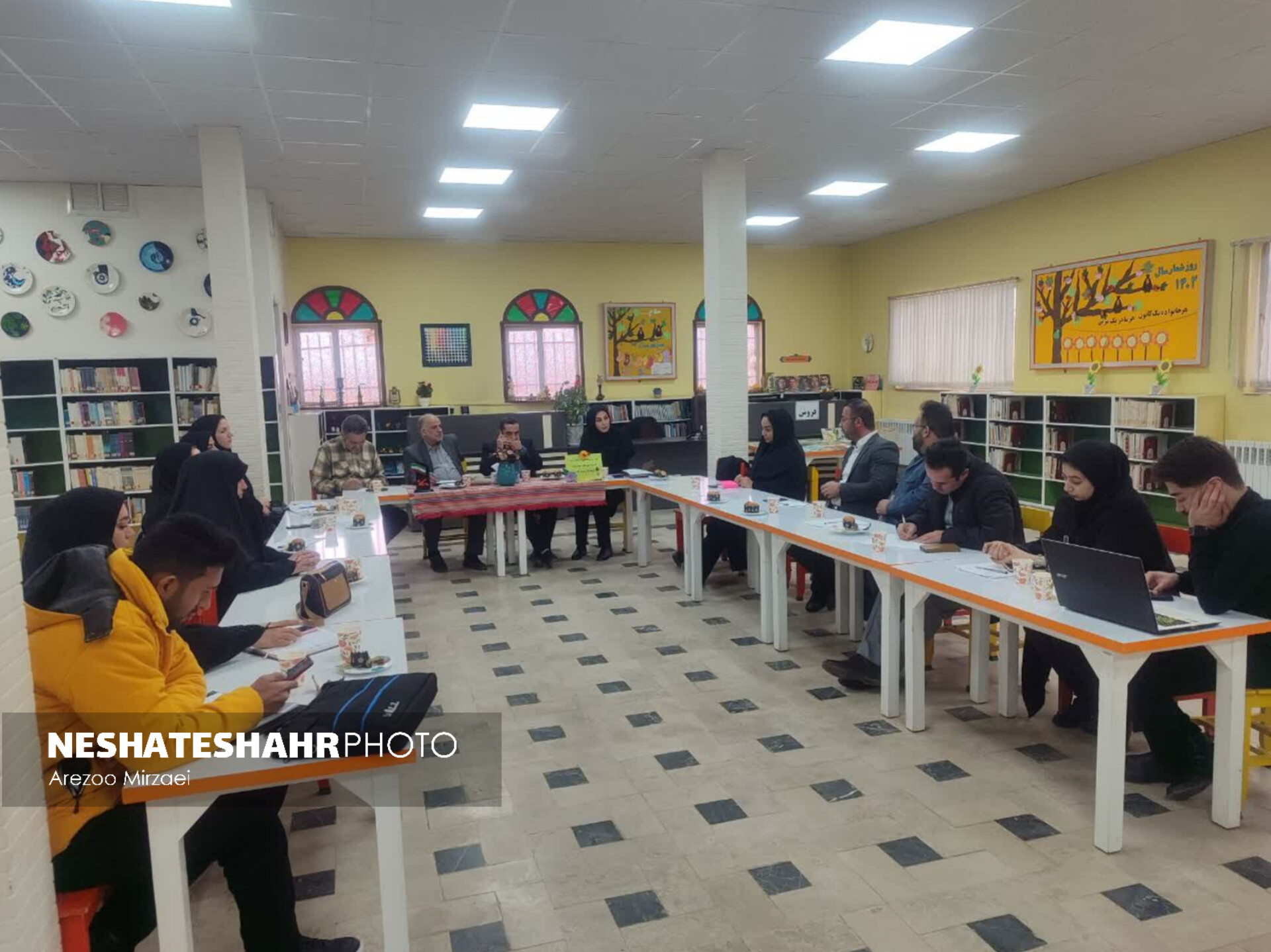 جلسه ی هماهنگی و برنامه ریزی کمیته ی کودک و نوجوان ایام الله دهه ی فجر در کانون پرورش فکری کودکان و نوجوانان برگزار شد