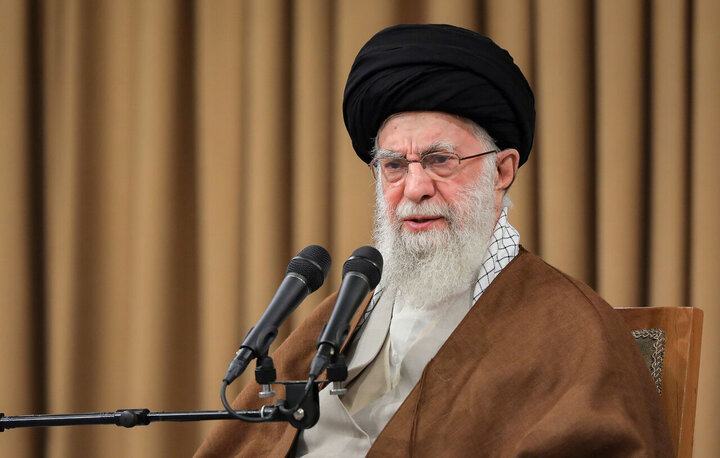 حضرت آیت الله خامنه‌ای: دستگاه‌های دولتی و نظارتی نباید سرعت‌گیر بخش خصوصی باشند