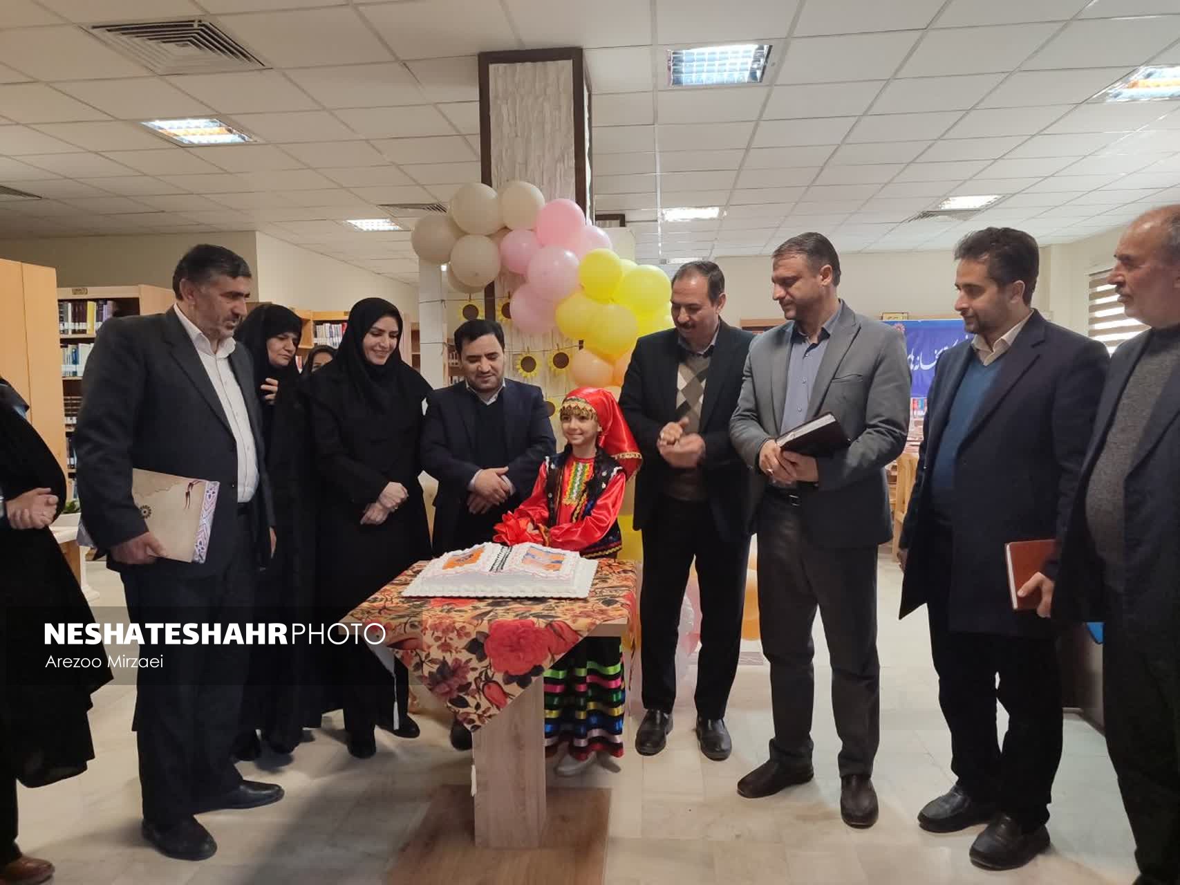 مقام معظم رهبری کتاب و کتابخوانی را توصیه کردند و همچنین از مردم خواستند  بصورت روزانه کتاب را در برنامه های خود بگنجانند