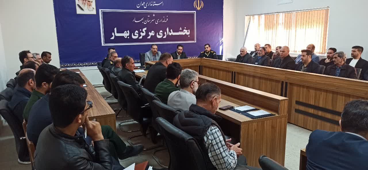 نشست فرماندار شهرستان بهار با دهیاران و شوراهای بخش مرکزی