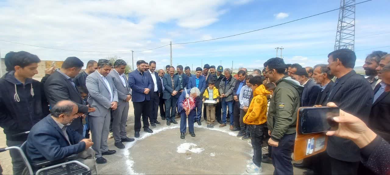 آیین کلنگ زنی زمین چمن مصنوعی روستای دهنجرد