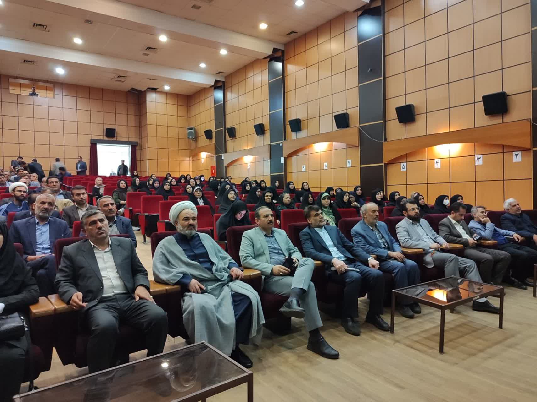 از ۱۵۰۰ میلیارد تومان اعتبارات مصرف نشده در استان همدان، ۳۰۰میلیارد تومان سهم اداره کل نوسازی مدارس است/ طرح اهالی مدرسه ساز در همدان راه اندازی شد