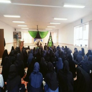 گزارش تصویری از برگزاری محفل انسی با قرآن کریم همراه با ضيافت افطاری در دبیرستان نمونه دولتی حجاب بهار