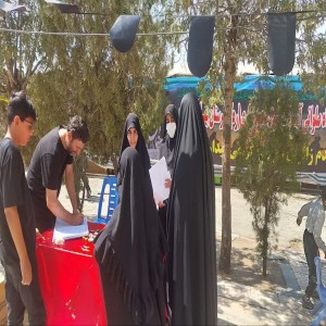 گزارش تصویری از حال و هوای خادمی در موکب آيت الله بهاری(ره) مستقر در ورودی شهر بهار