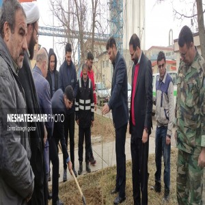 گزارش تصویری از کاشت ۱۰۰ اصله نهال در کارخانه نشاسته الوند به همت اداره منابع طبیعی شهرستان بهار