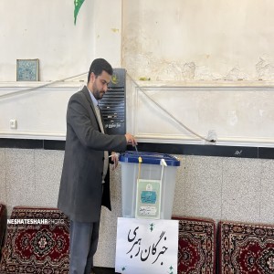 گزارش تصویری از حضور حجت السلام محققی، دکتر میرزایی بخشدار و شهردار لالجین در مصلی این شهر در ساعات اولیه رای دهی