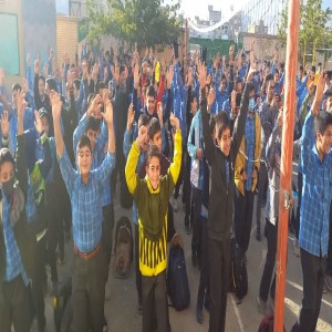 مراسم صبحگاهی با حضور مسئولین به مناسبت هفته بهداشت در دبیرستان پسرانه المهدی