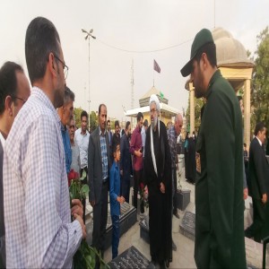 مراسم غبار رویی مزار شهدا به مناسبت آغاز هفته دفاع مقدس