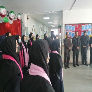 گزارش تصویری از بازدید مسئولین استانی و شهرستانی از نمایشگاه انقلاب در دبیرستان نمونه دولتی حجاب بهار