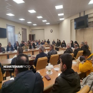 گزارش تصویری از نشست جمعی از فعالین اجتماعی شهر با فرماندار شهرستان