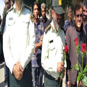 تقدیم شاخه گل به نیروهای نظامی و انتظامی از طرف مردم بهار برای ابراز حمایت و محبت
