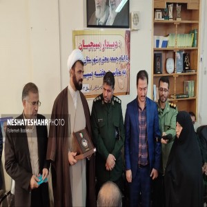 گزارش تصویری از دیدار فرماندار شهرستان بهار و فرمانده سپاه ناحیه بهار با امام جمعه بهار به مناسبت هفته بسیج