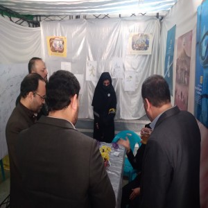گزارش تصویری از بازدید مسئولین استانی و شهرستانی از نمایشگاه انقلاب در دبیرستان نمونه دولتی حجاب بهار