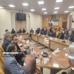 گزارش تصویری از نشست جمعی از فعالین اجتماعی شهر با فرماندار شهرستان