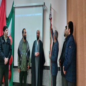 زنگ انقلاب با حضور مسئولین، مدیران و دانش آموزان در مدرسه دخترانه شهید سلیمانی در لالجین نواخته شد