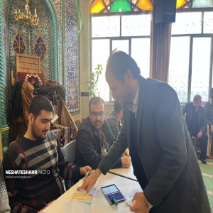 گزارش تصویری از حضور حجت السلام محققی، دکتر میرزایی بخشدار و شهردار لالجین در مصلی این شهر در ساعات اولیه رای دهی