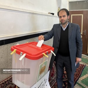 گزارش تصویری از حضور حجت السلام محققی، دکتر میرزایی بخشدار و شهردار لالجین در مصلی این شهر در ساعات اولیه رای دهی