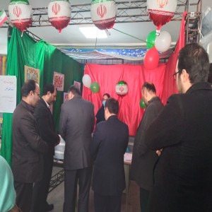 گزارش تصویری از بازدید مسئولین استانی و شهرستانی از نمایشگاه انقلاب در دبیرستان نمونه دولتی حجاب بهار